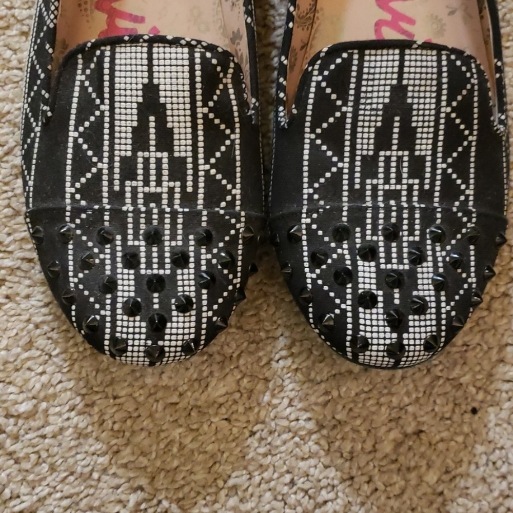Shoes - Picture 2 of 5